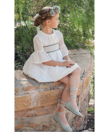 Vestido plumeti blanco cinturón verde kaki-Coco Ceremonia