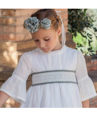 Vestido plumeti blanco cinturón verde kaki-Coco Ceremonia